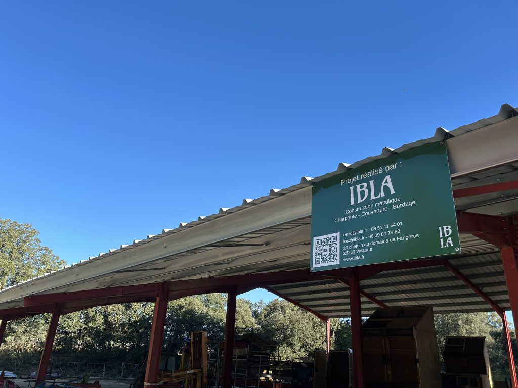 Pose de bardage en tôle bac acier sur batiment agricole existant